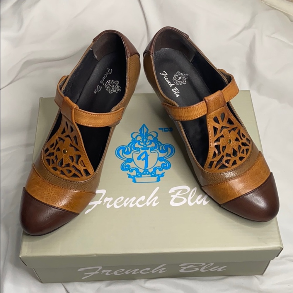 French blu leather heels